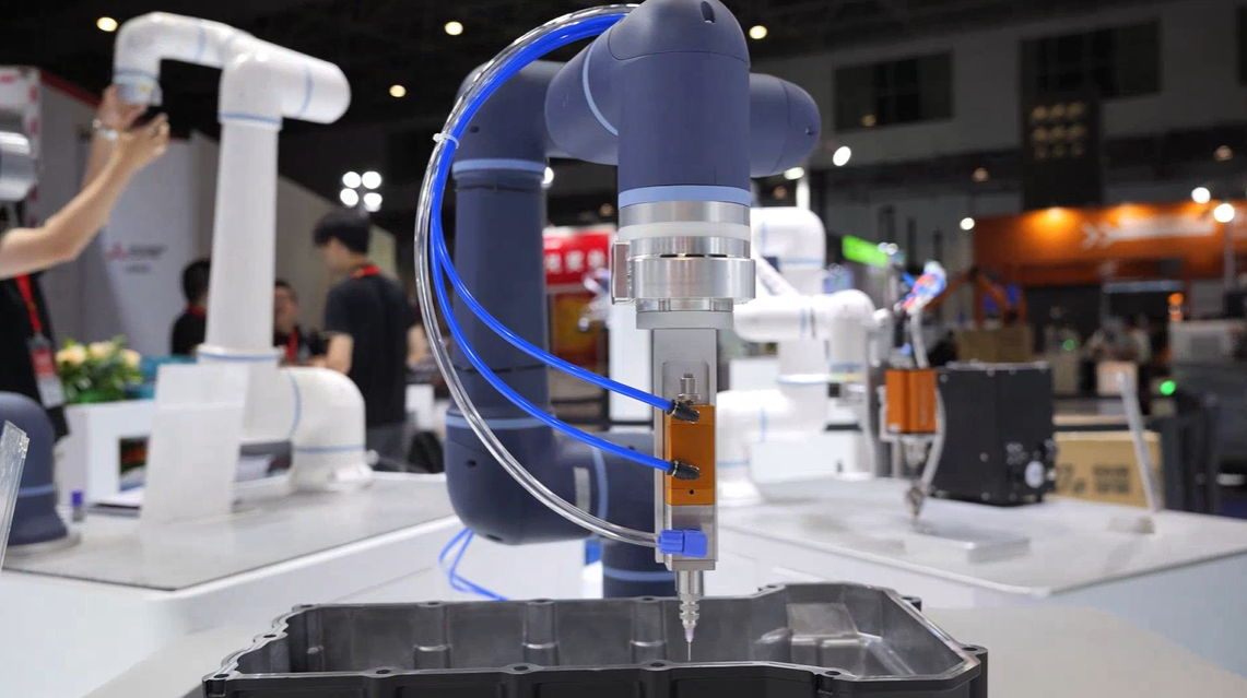 ESTUN स्मार्ट ग्लूइंग और वितरण समाधान: सटीकता, सुरक्षा और लागत दक्षता को बढ़ाना2