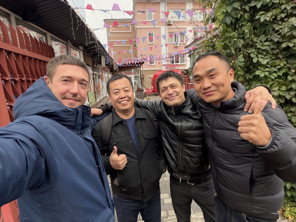 रूस के लिए एक अनुपालन और विश्वसनीय आपूर्ति पुल का निर्माण: Zhongping Technology स्थानीय साझेदारों से स्थल पर मिला